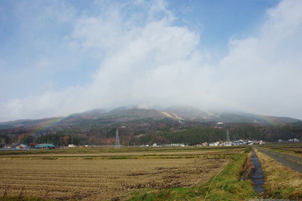 虹と隠れ磐梯山